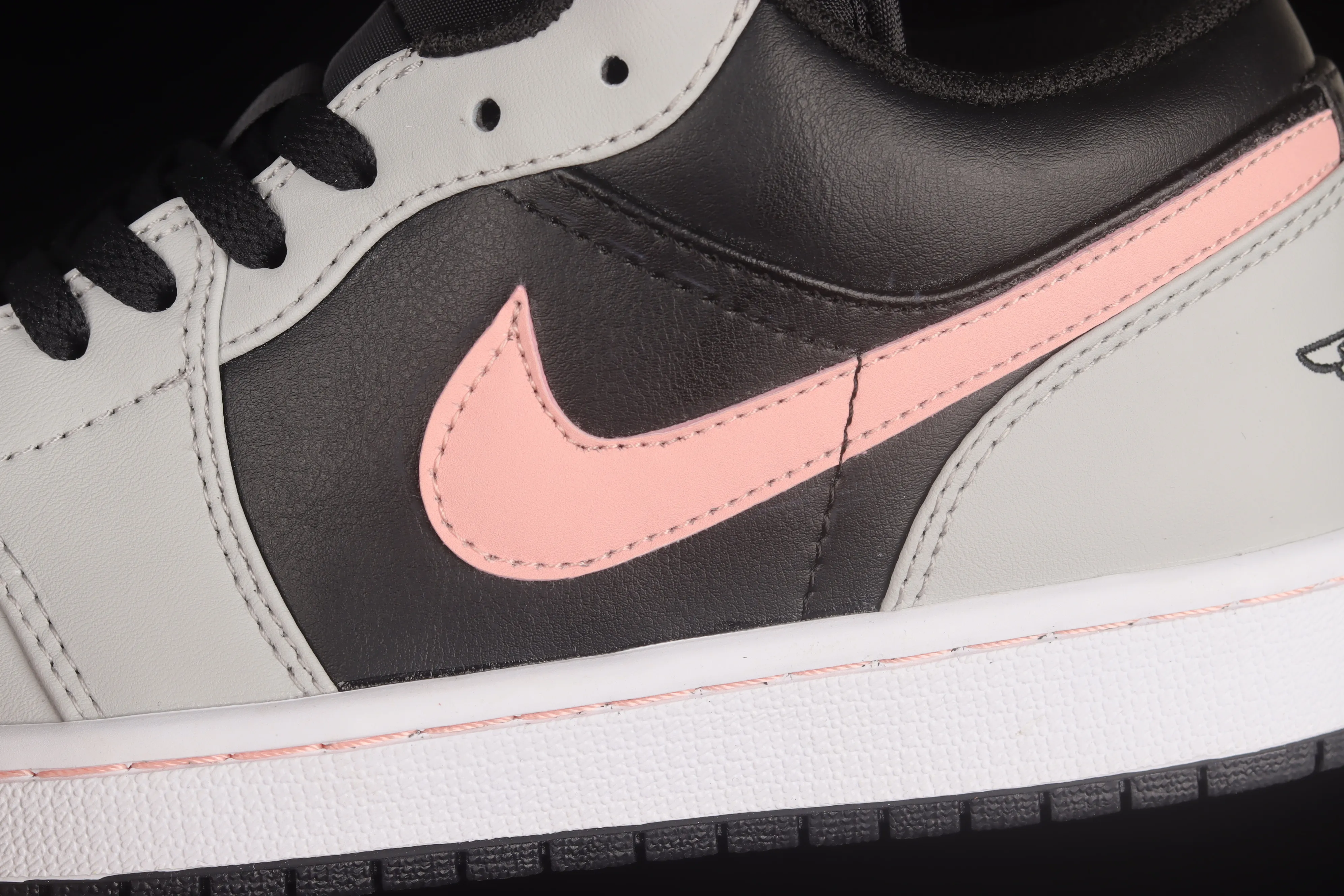 All Categories Air Jordan Jordan Series Basketball Shoes Air Jordan 1 Low Air Jordan 1 Low AJ1 Joe 1 White Black Pink Sports Culture Basketball Shoes 553558-062
